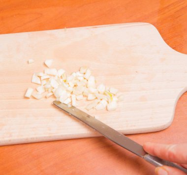 Pişirme: sarımsak kıyılmış