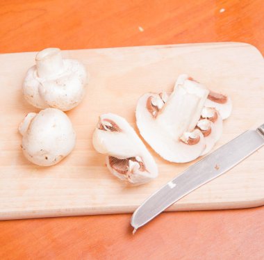 -Yemek doğranmış mantar