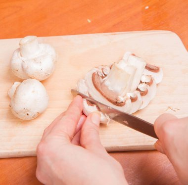 -Yemek doğranmış mantar