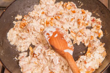 Bir krema sosu yemek