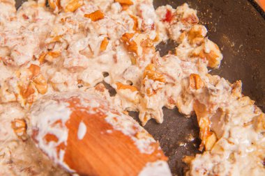 Bir krema sosu yemek