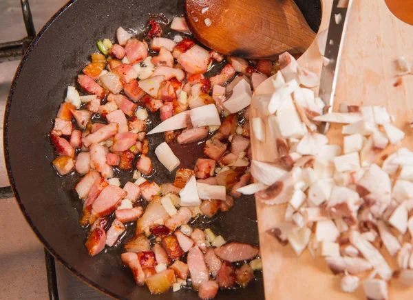Cucinare una salsa — Foto Stock
