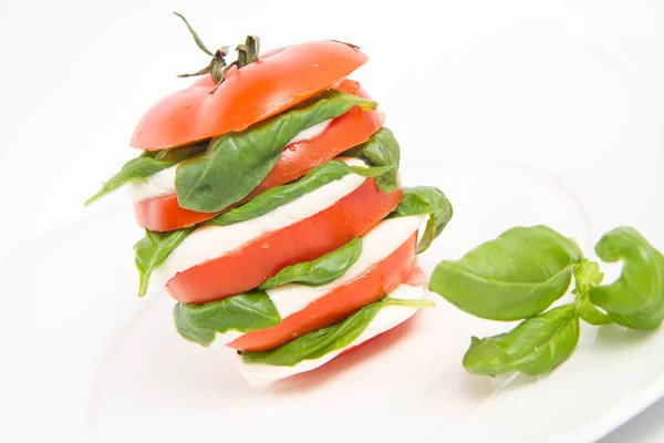 Ein Caprese-Salat — Stockfoto