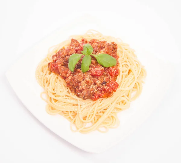 Spaghetti bolognese op wit — Stockfoto