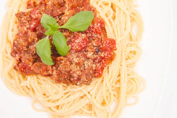 Spaghetti Bolognais sur blanc — Photo