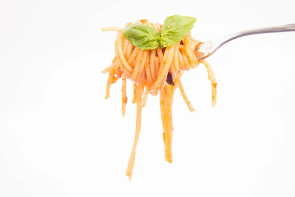 Espaguetis boloñeses en un tenedor —  Fotos de Stock