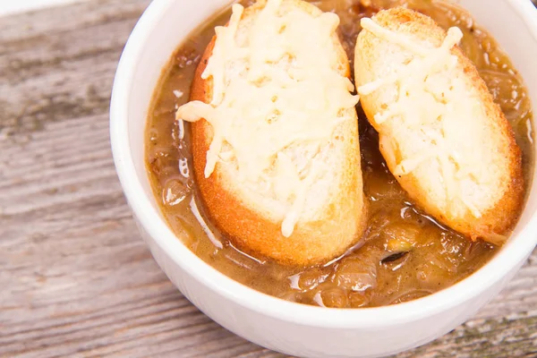 Cibulová polévka s toasty — Stock fotografie