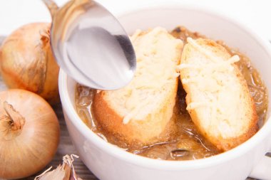 Bir soğan çorbası 