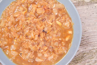 Bir soğan çorbası 