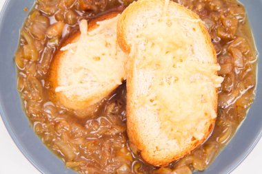 Bir soğan çorbası 