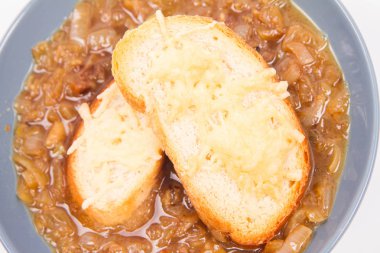 Bir soğan çorbası 