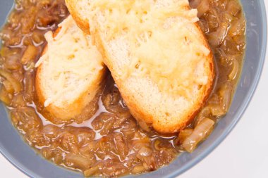 Bir soğan çorbası 