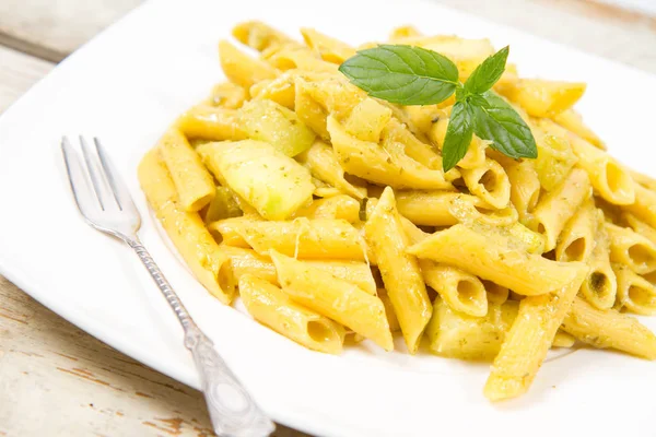 Nudeln mit Pesto — Stockfoto