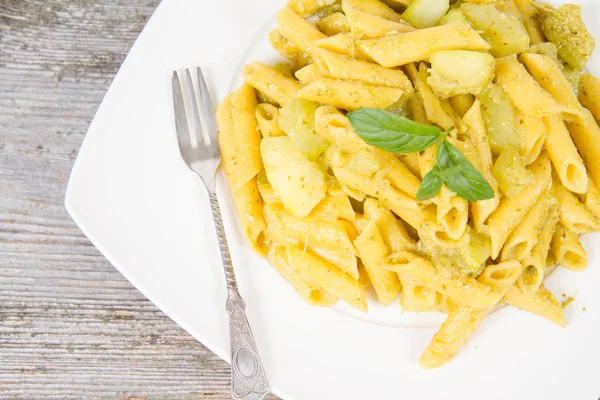 Nudeln mit Pesto — Stockfoto