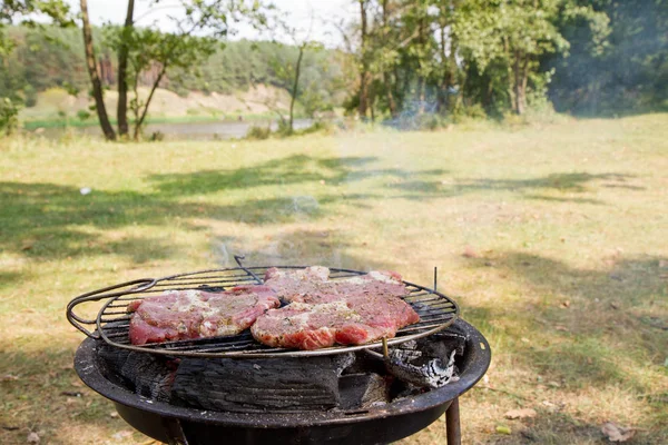 Chuck steak sedang dipanggang — Stok Foto