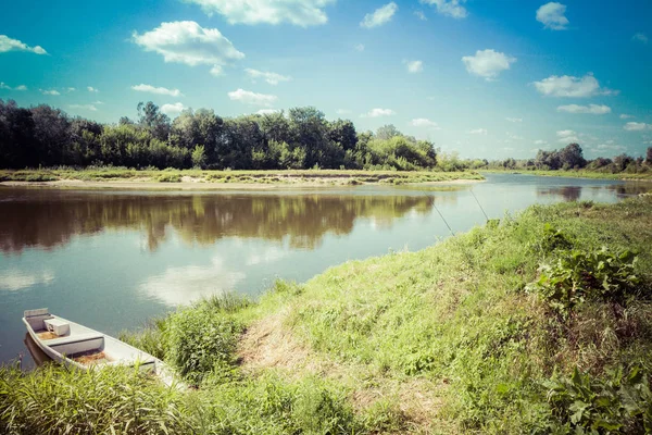 Barca sul fiume — Foto Stock