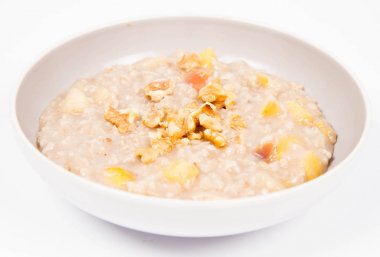 Elma ve ceviz ile yulaf lapası