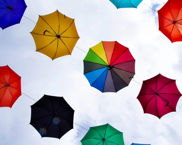 Parapluies Colorés Contre Ciel Une Décoration Rue — Photo