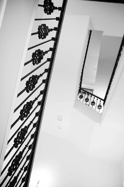 Escalier vu vers le haut — Photo