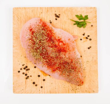 Çiğ tavuk göğsü.