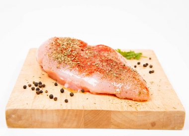 Çiğ tavuk göğsü.