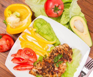 avokado ile tavuk fileto