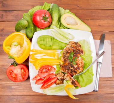 avokado ile tavuk fileto