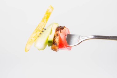 avokado ile tavuk fileto