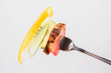 avokado ile tavuk fileto