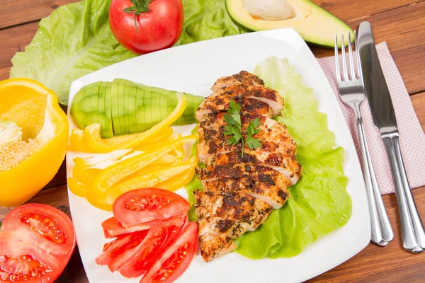 Chicken fillet with avocado — Stock Photo, Image