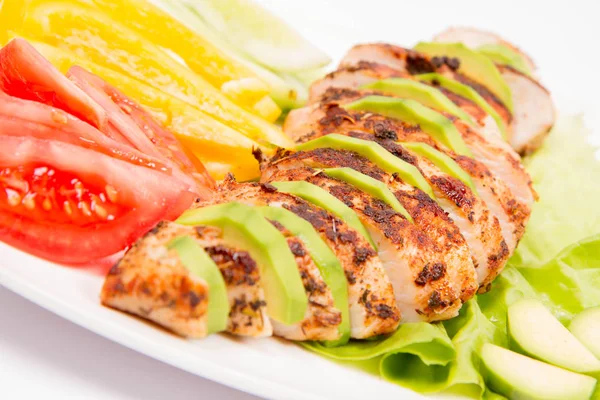 avokado ile tavuk fileto