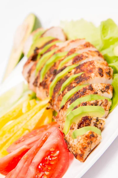 avokado ile tavuk fileto