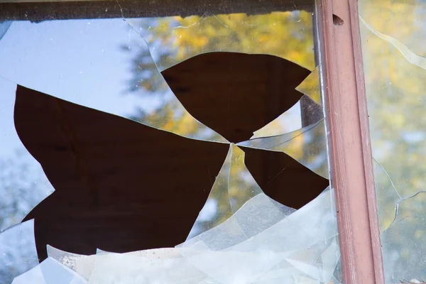 Ein Zerbrochenes Fenster Nahaufnahme — Stockfoto