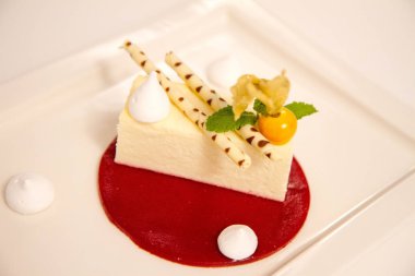 Beyaz çikolatalı cheesecake