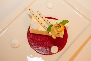 Beyaz çikolatalı cheesecake