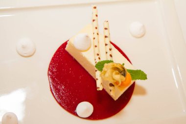 Beyaz çikolatalı cheesecake