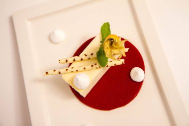 Beyaz çikolatalı cheesecake