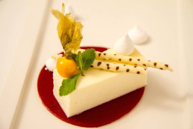 Beyaz çikolatalı cheesecake