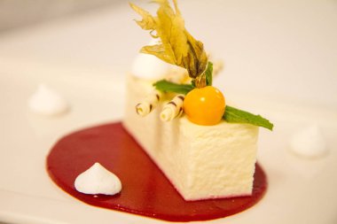 Beyaz çikolatalı cheesecake