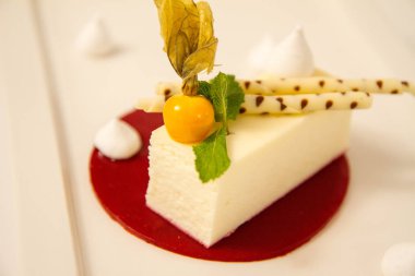 Beyaz çikolatalı cheesecake