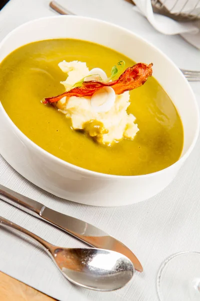 Crème Oseille Soupe Légumes Verts Avec Oeuf Caille Crème Sure — Photo