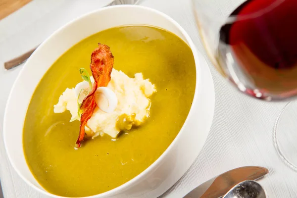 Crème Oseille Soupe Légumes Verts Avec Oeuf Caille Crème Sure — Photo