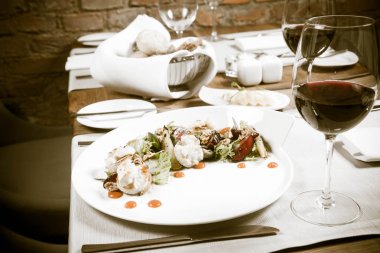 Başlatan: salatalar, pişmiş keçi peyniri, deniz topalak reçel, karamelize armut Erik kekik ile Mix ve fındık bir restoranda servis - kızartma