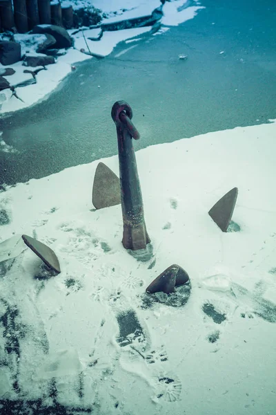 Ancla Lago Congelado —  Fotos de Stock