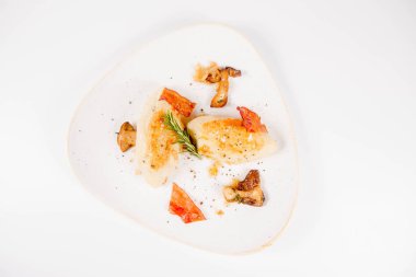 Kartacz - etli dolma ve gevrek domuz pastırması ile hizmet patates köfte olarak adlandırılan geleneksel Lehçe çanak karamelize soğan ve kızarmış çörek