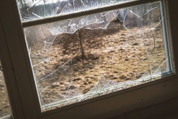 Glasskärvor Ett Krossat Fönster — Stockfoto