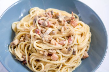 Carbonara soslu spagetti