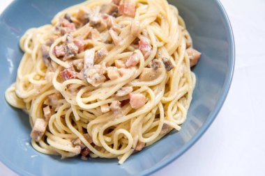 Carbonara soslu spagetti