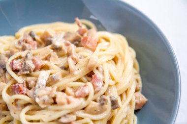 Carbonara soslu spagetti