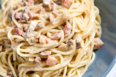 Carbonara soslu spagetti
